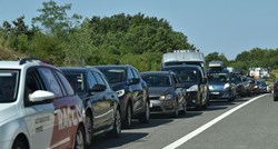 Gužve u prometu diljem zemlje, na Jadranskoj magistrali ograničenja zbog vjetra